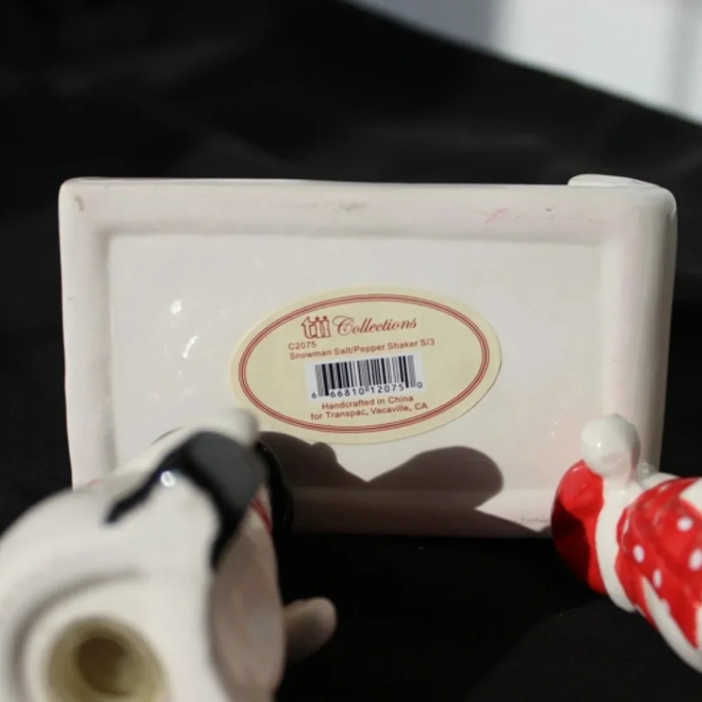 Snowman Snowpeople Salt and Pepper shakers Comes with Box - Picture 3 of 5